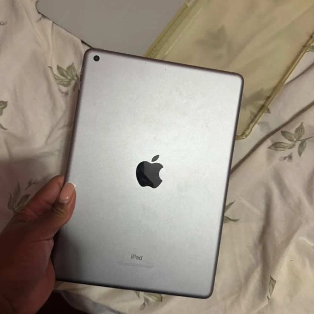 Apple iPad - Silver